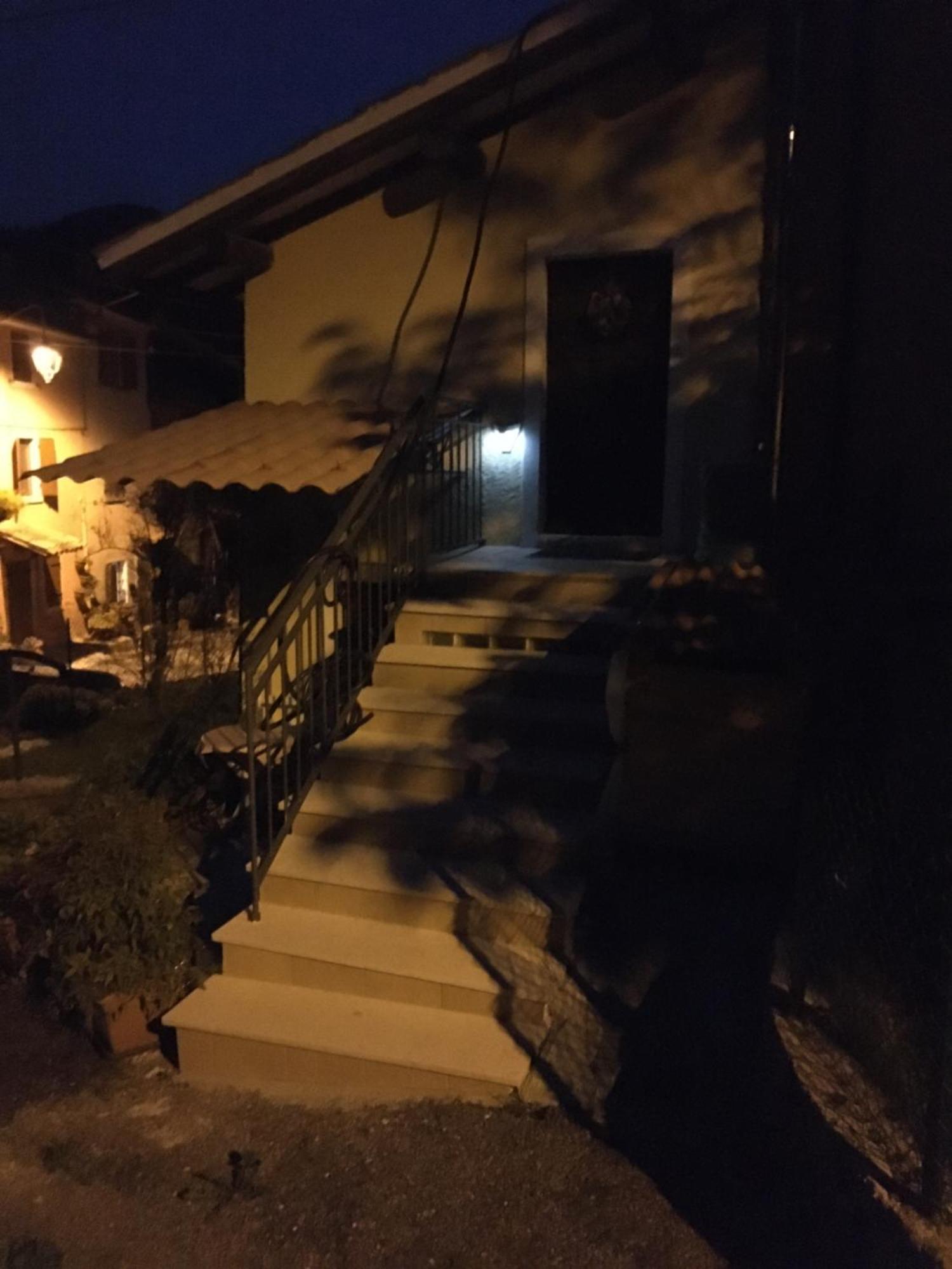 Ca' Rosina. Una Casetta Nel Bosco. Ferrara di Monte Baldo Exterior foto